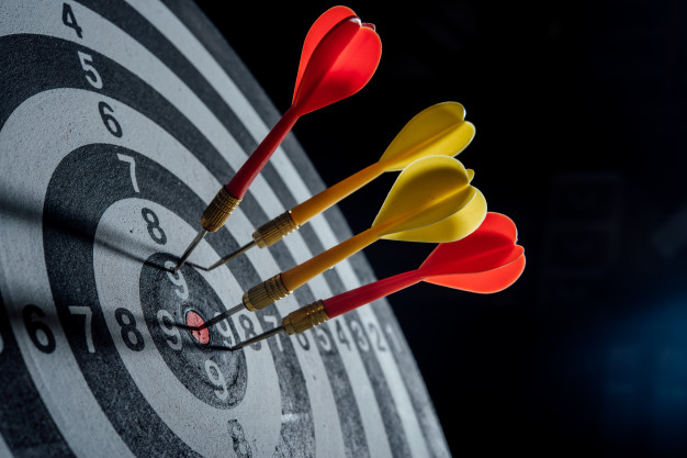 darts-arrows-target-center-business-concept_1150-7676